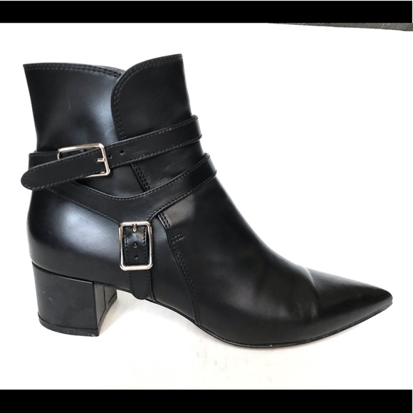 ✨PRICE DROP ✨Gianvito Rossi Black Leather Booties - Picture 2 of 8